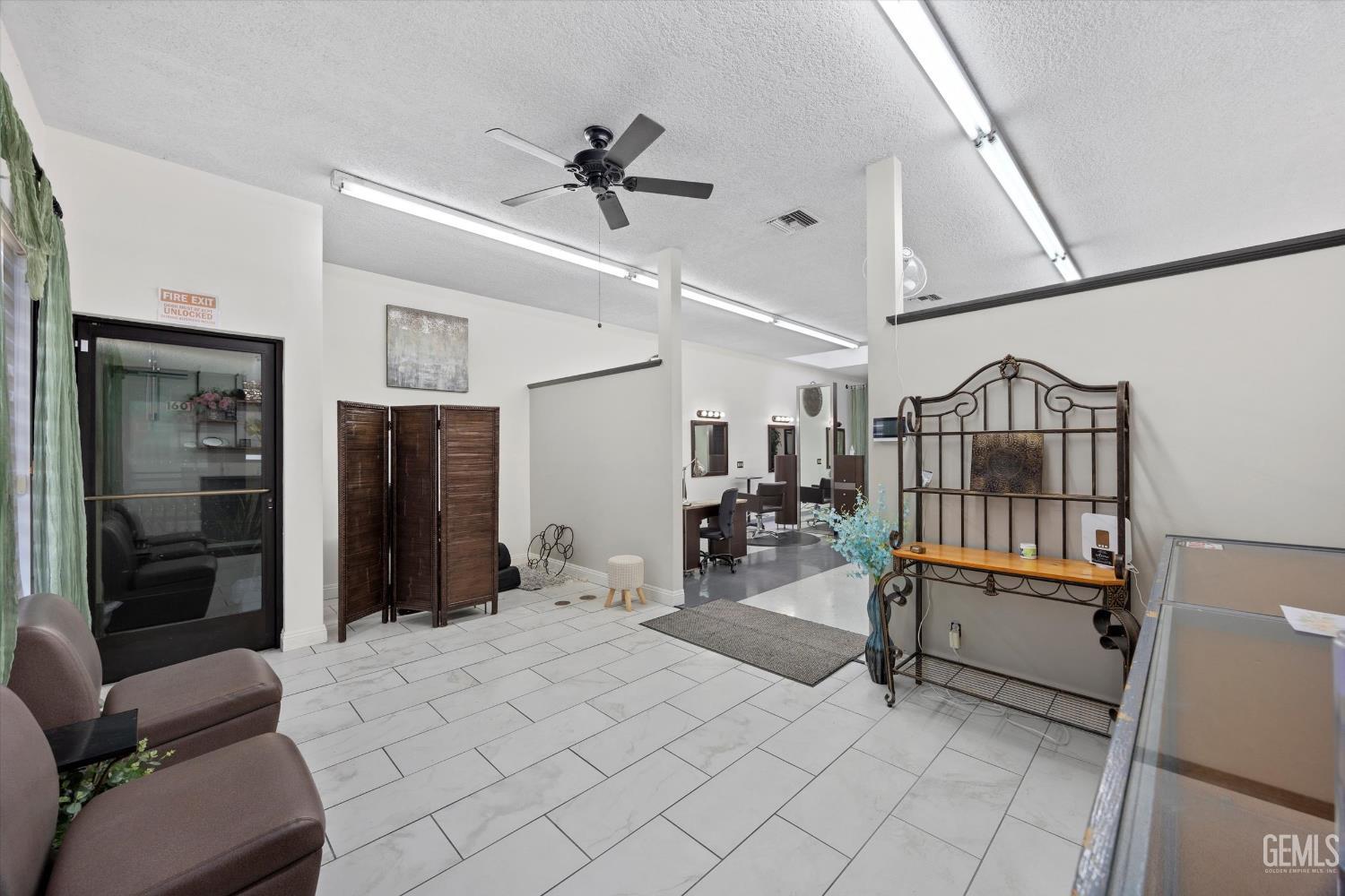 1601 N Chester Avenue — photo 23