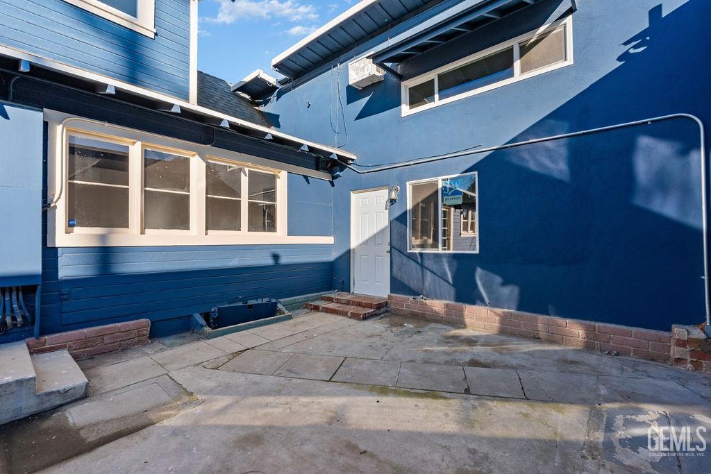 1825 Baker Street — photo 46
