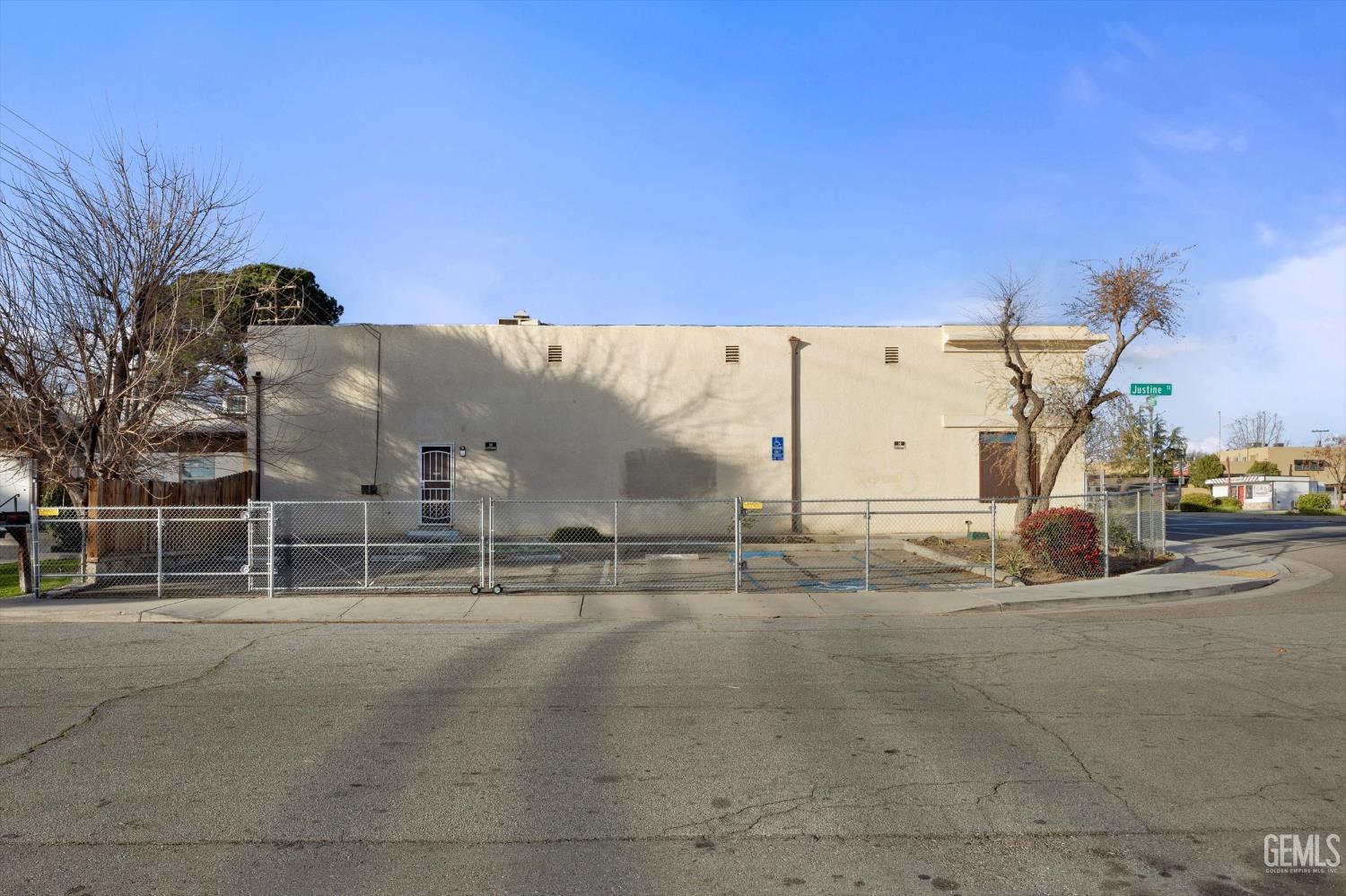 1601 N Chester Avenue — photo 34