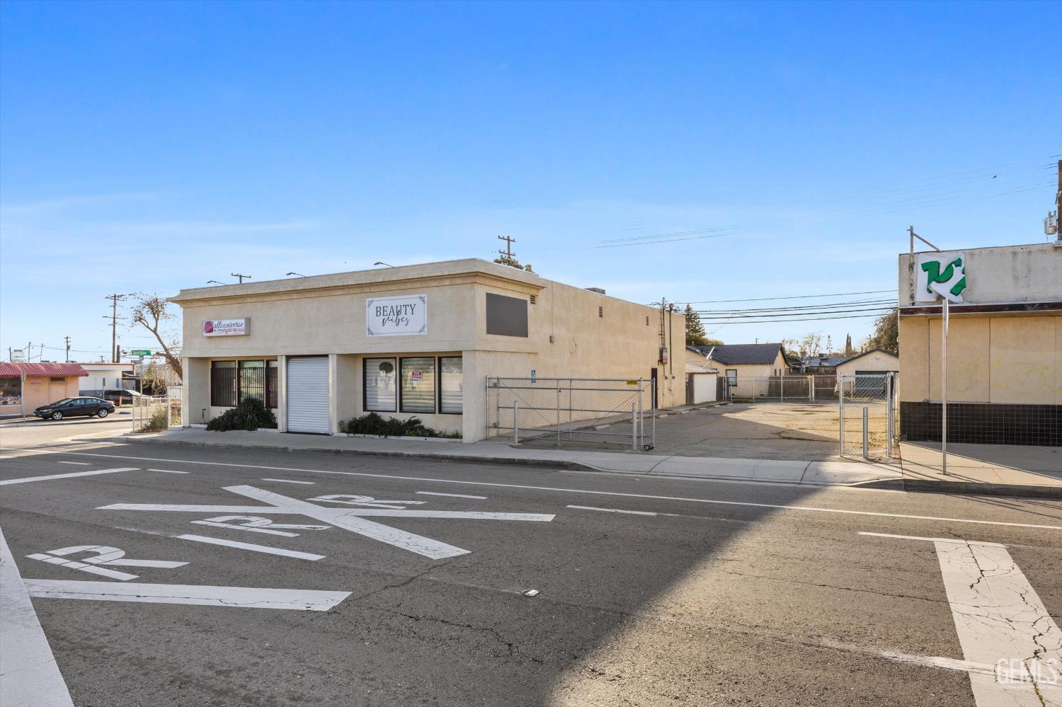 1601 N Chester Avenue — photo 4