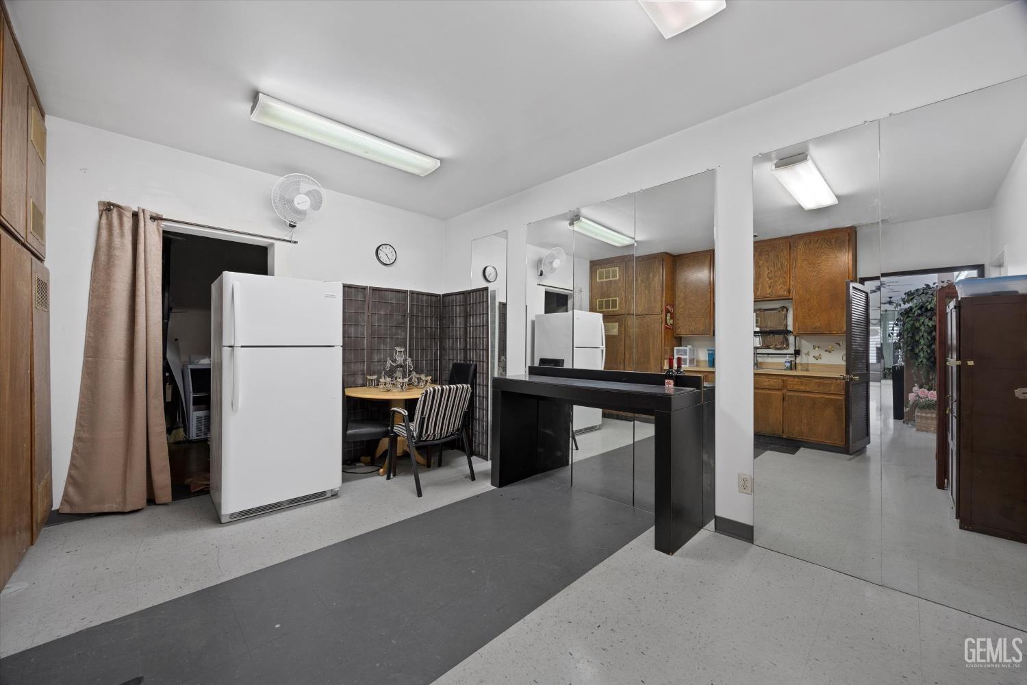 1601 N Chester Avenue — photo 24