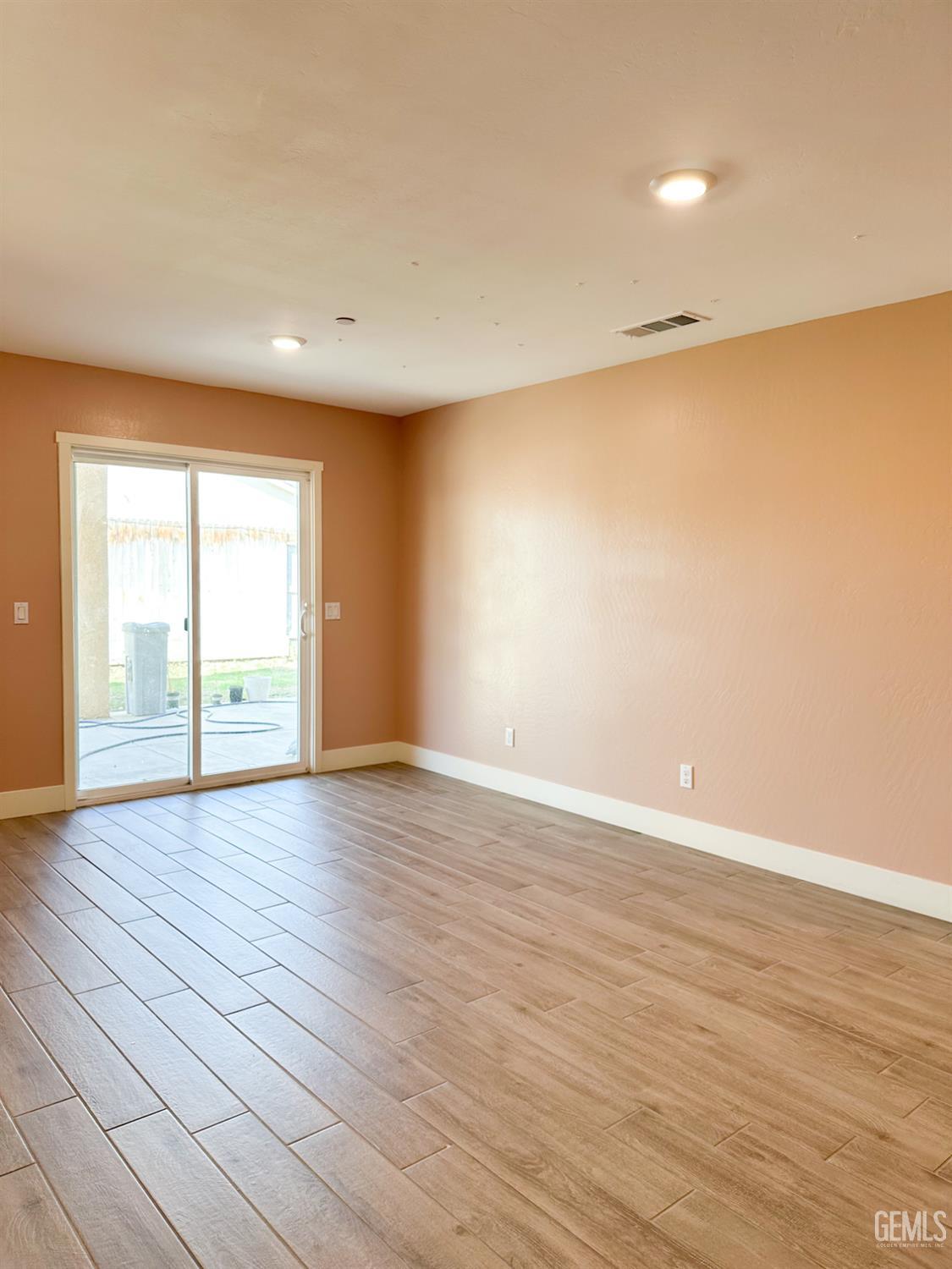 10112 Cooper Lake Avenue — photo 12