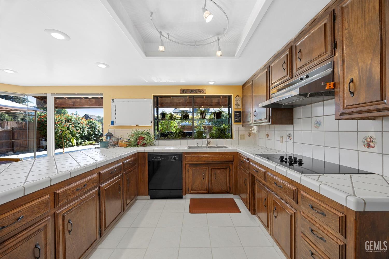 1912 Glenbrea Court — photo 35