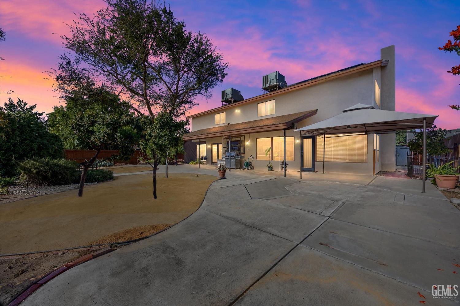 1912 Glenbrea Court — photo 3