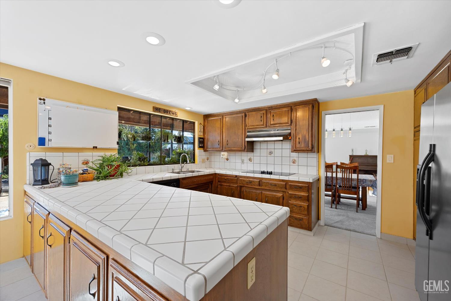 1912 Glenbrea Court — photo 33