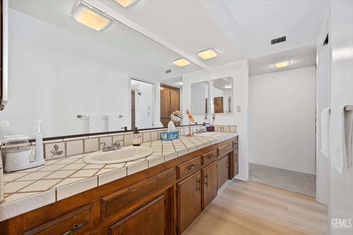 1912 Glenbrea Court — photo 42