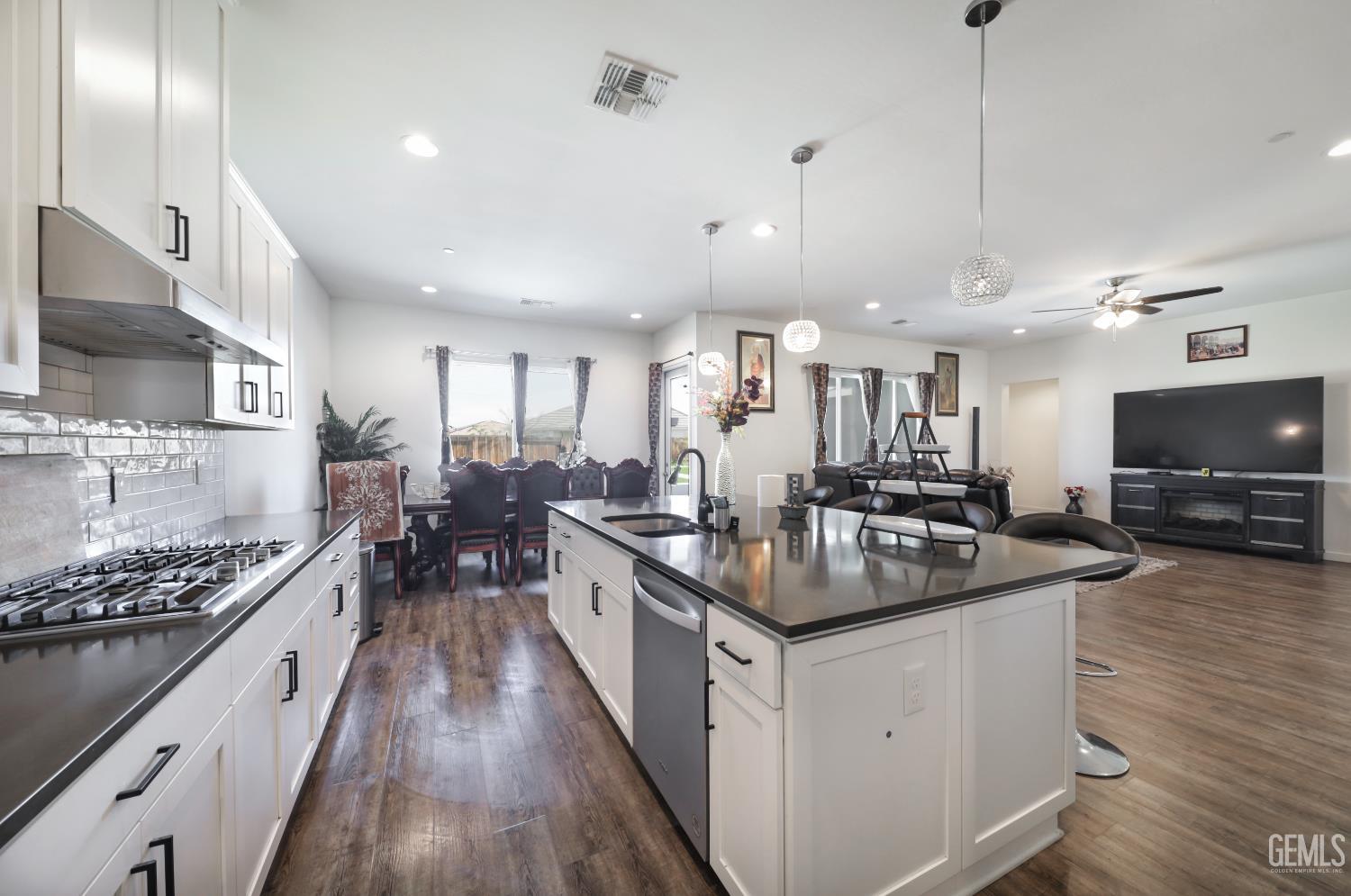 16002 Canterbury Court — photo 12