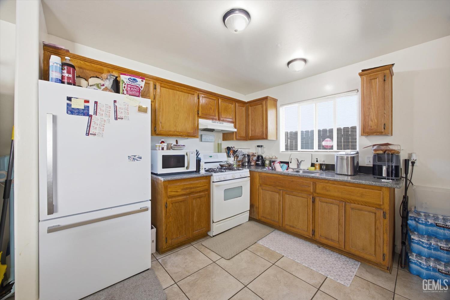106 E Warren Avenue — photo 8