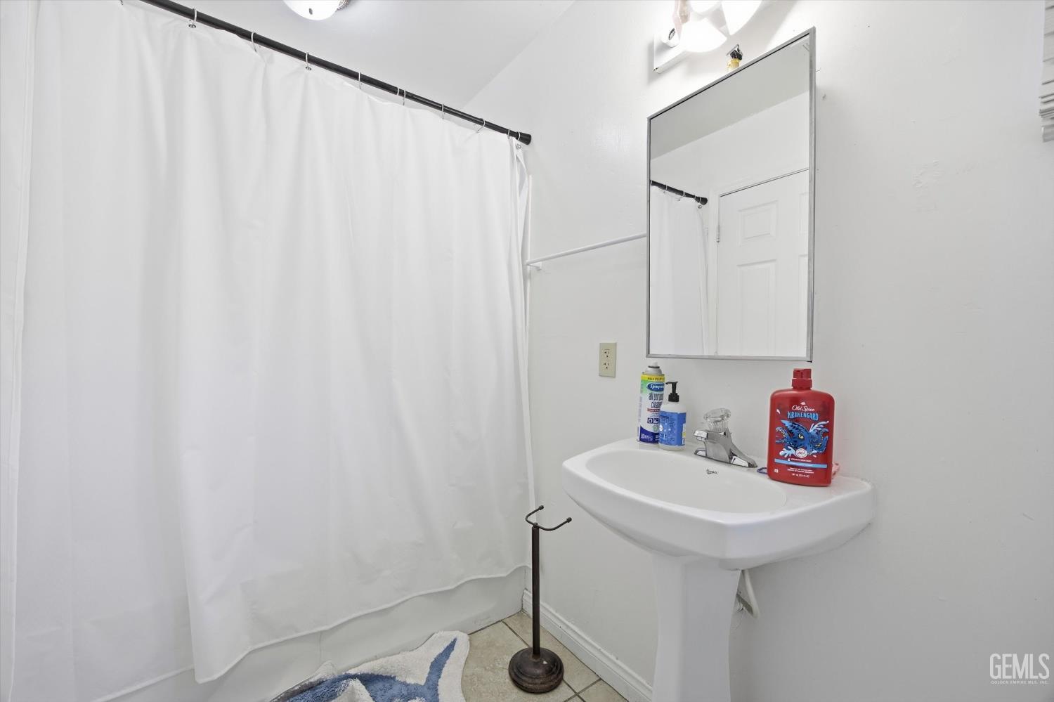 106 E Warren Avenue — photo 19