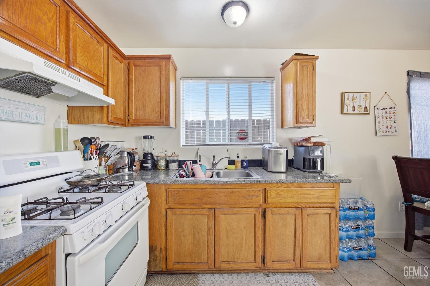 106 E Warren Avenue — photo 7
