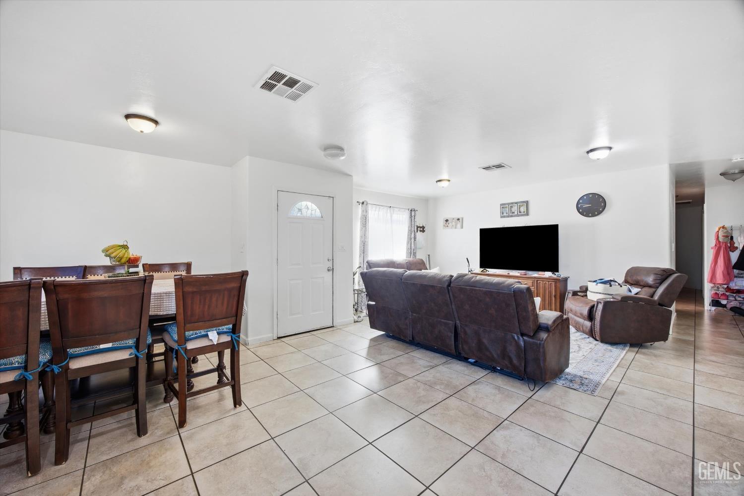 106 E Warren Avenue — photo 10