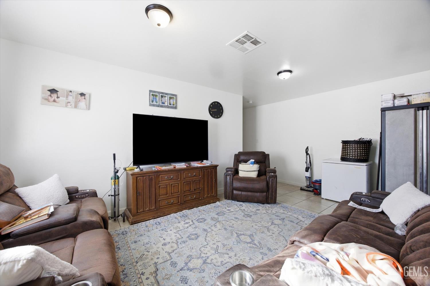 106 E Warren Avenue — photo 13