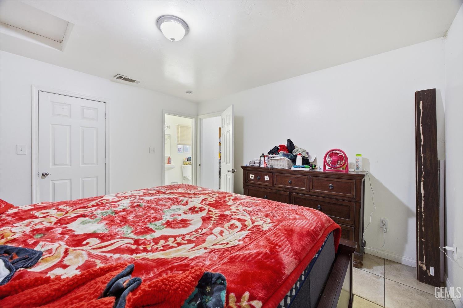 106 E Warren Avenue — photo 20