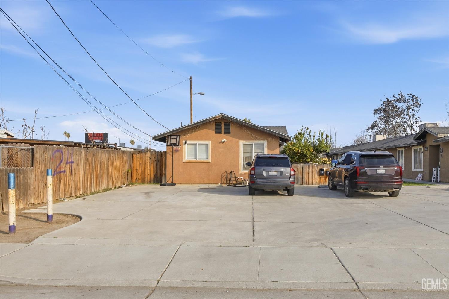 106 E Warren Avenue — photo 3