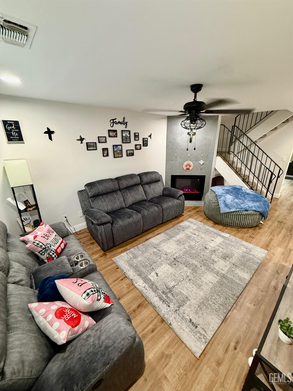 930 Olive Drive — photo 3