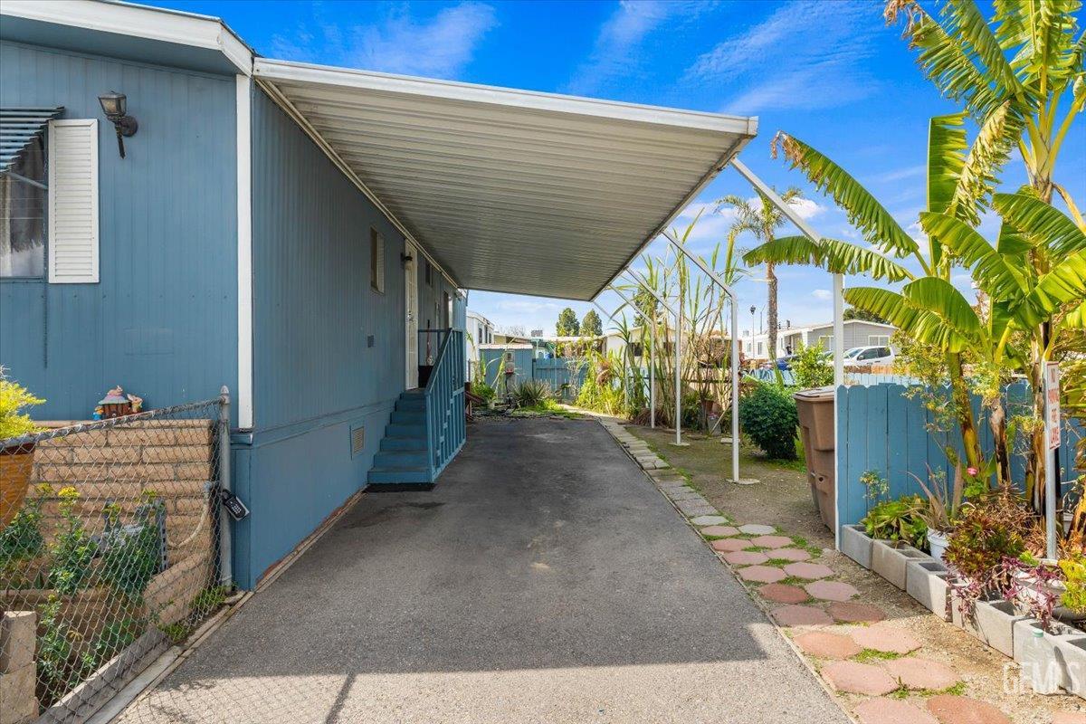 216 Vivian Lane — photo 3