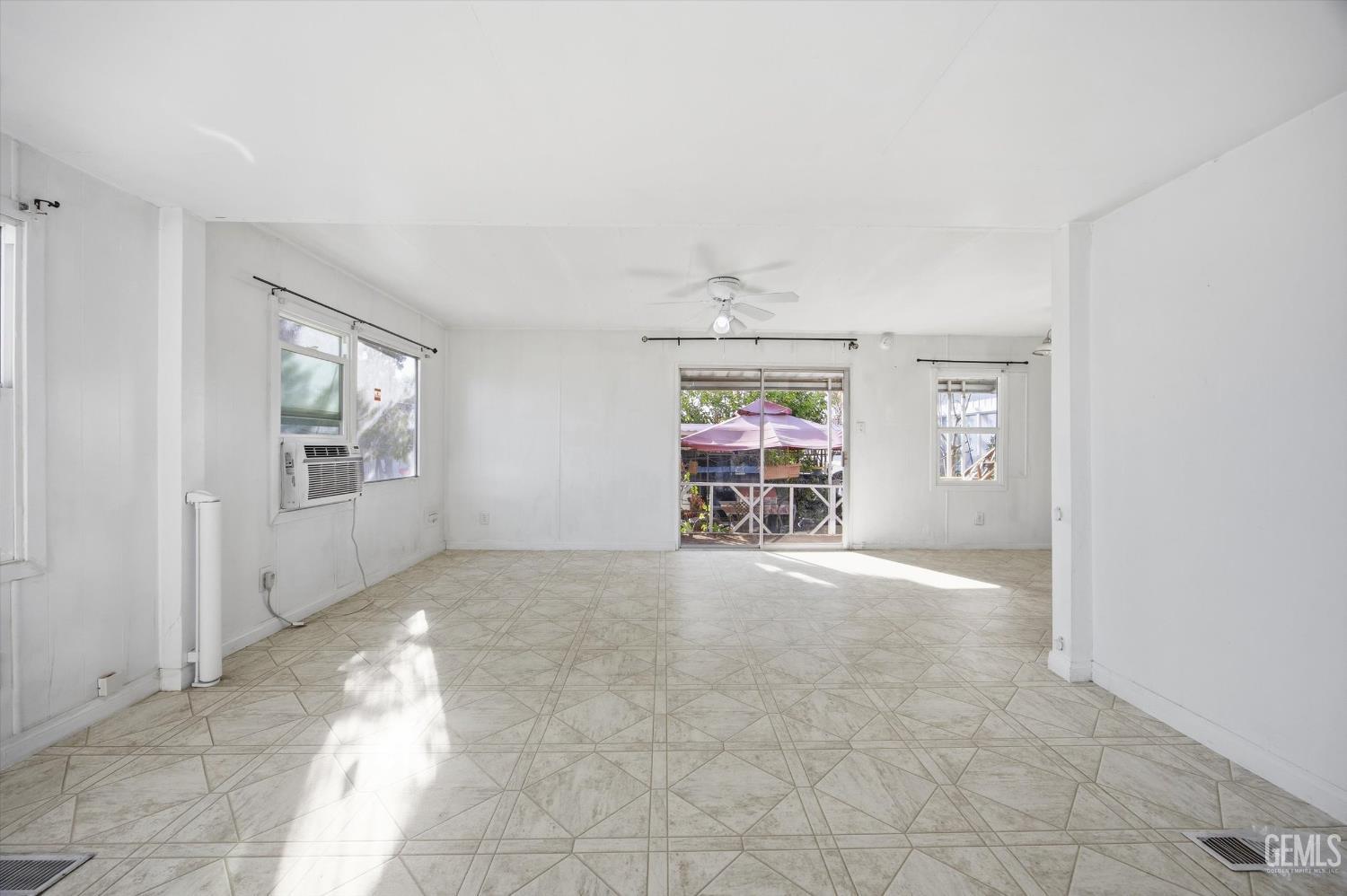 3467 Michelaine Avenue — photo 8