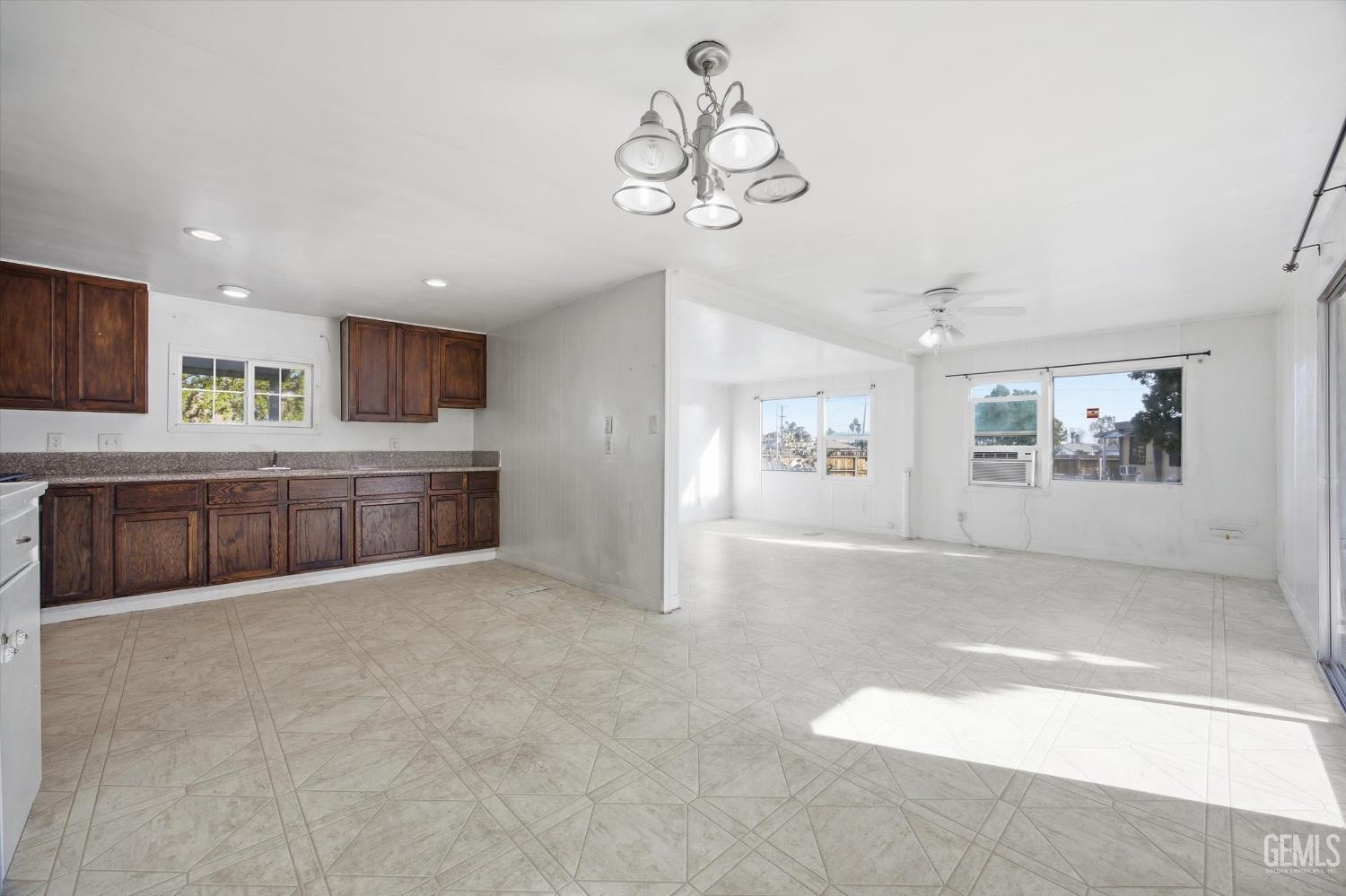 3467 Michelaine Avenue — photo 9