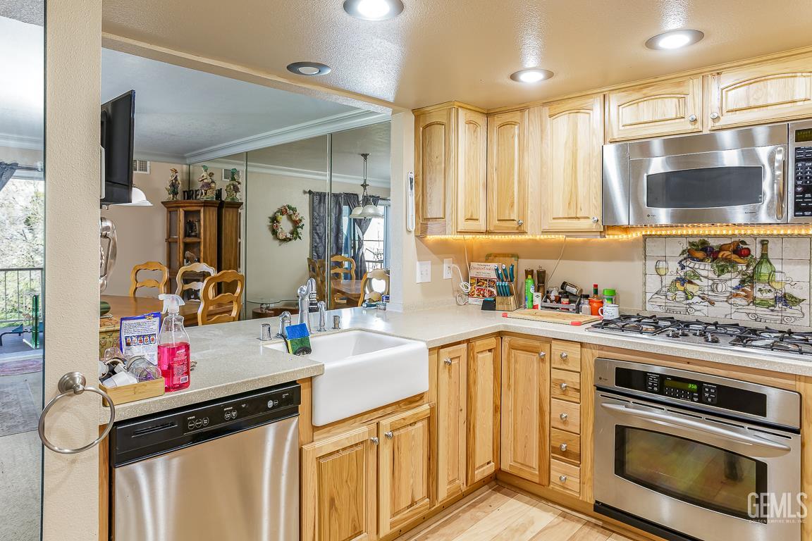 18571 Glenview Court — photo 12