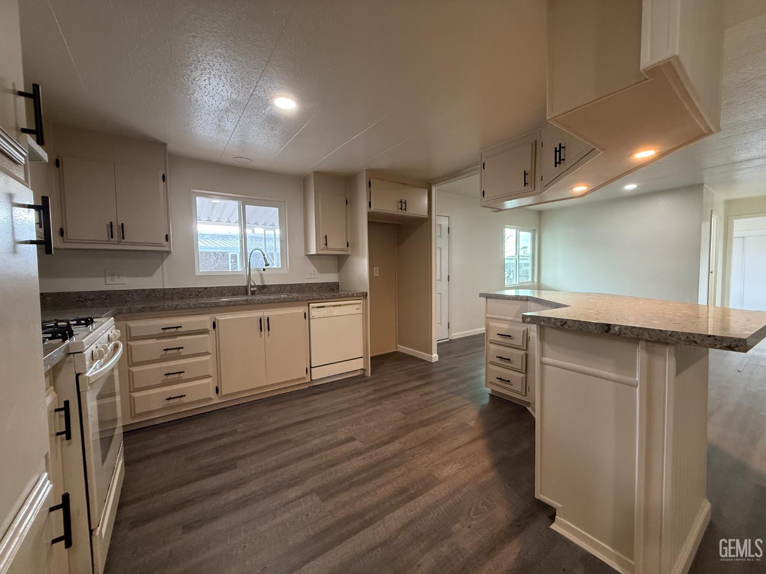 4401 Hughes Lane — photo 5