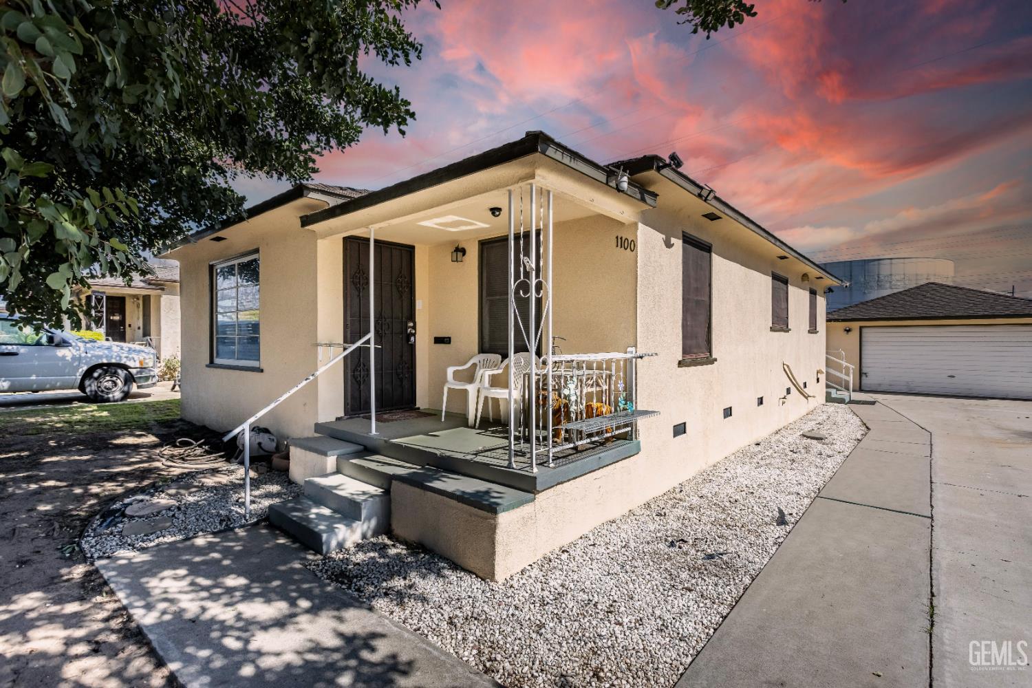 1100 Glade Street — photo 2