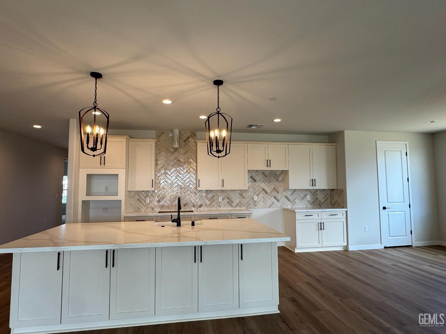 11215 Alcazar Avenue — photo 4