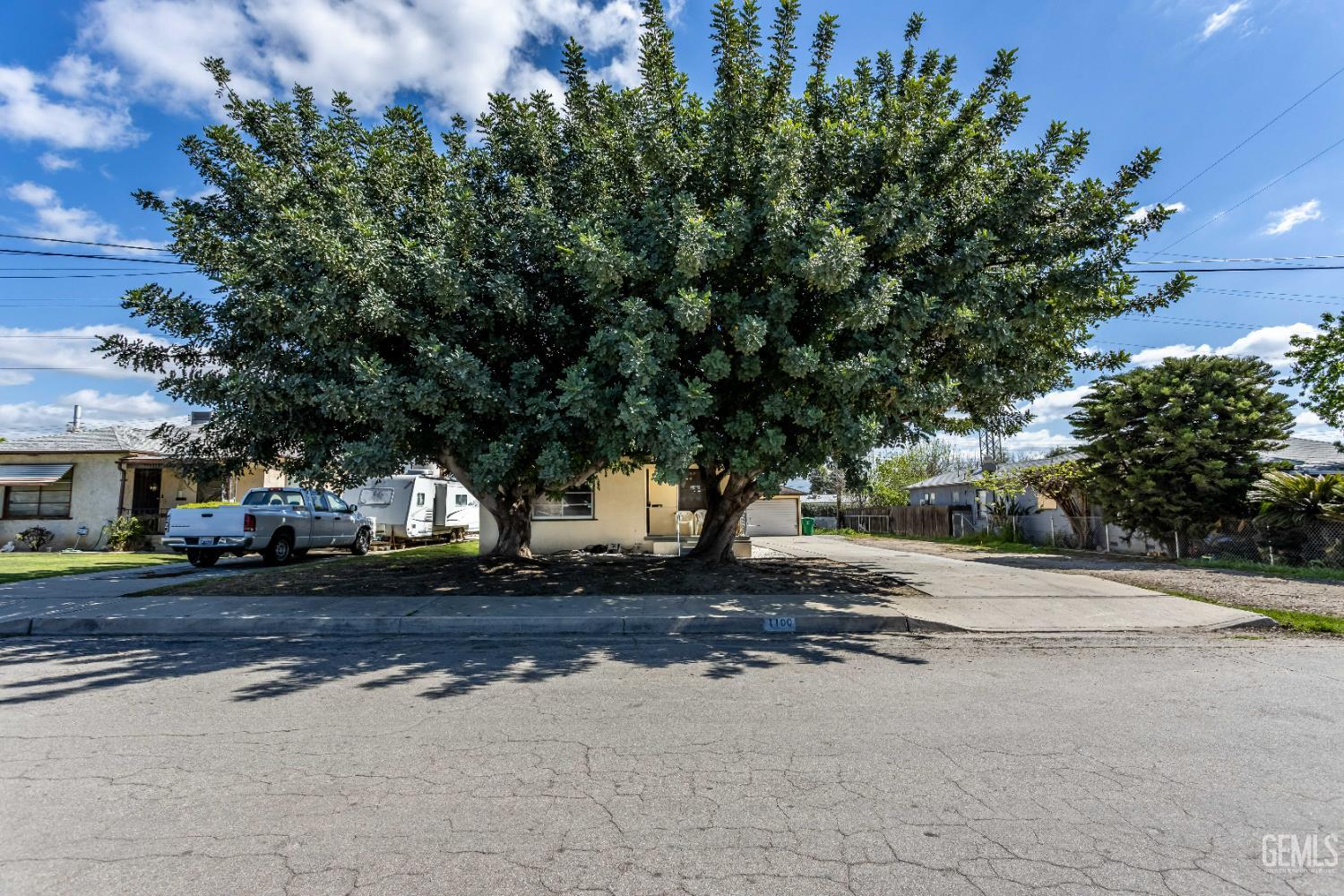 1100 Glade Street — photo 4