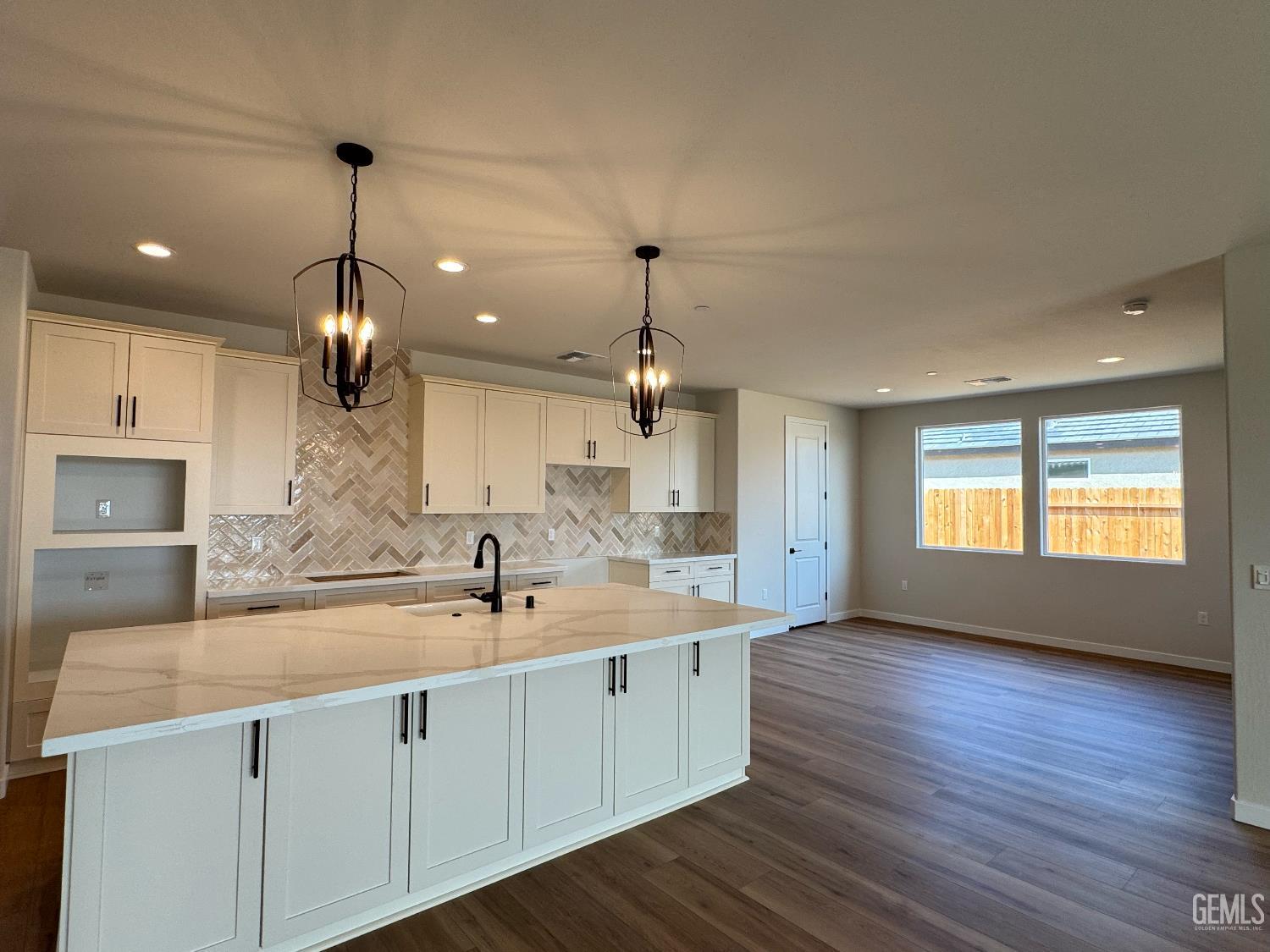 11215 Alcazar Avenue — photo 5