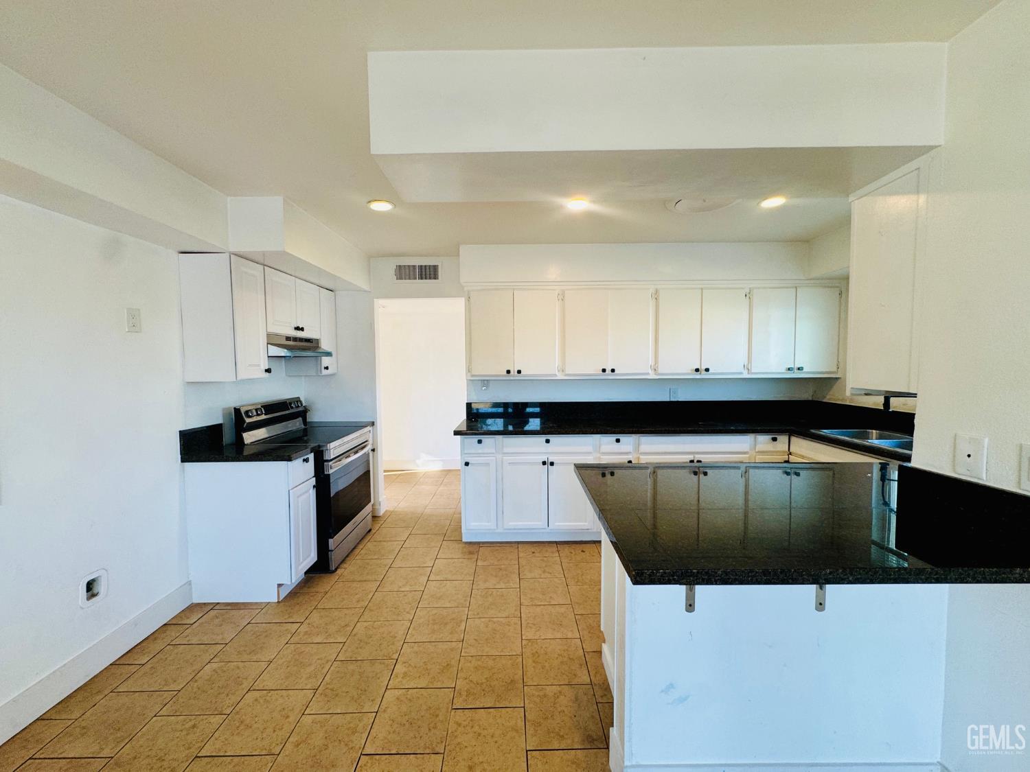 1031 Elizabeth Court — photo 8