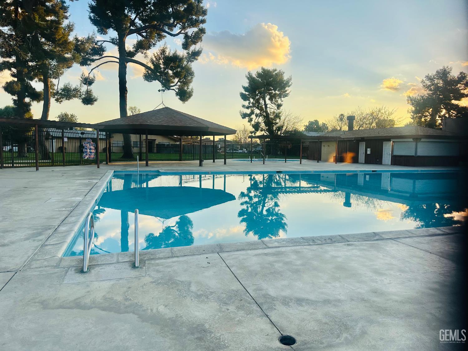 6004 Almendra Avenue — photo 3