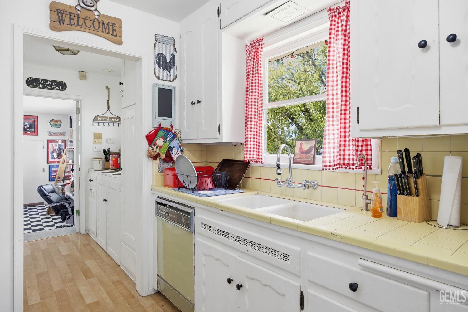 2500 Pine Street — photo 16