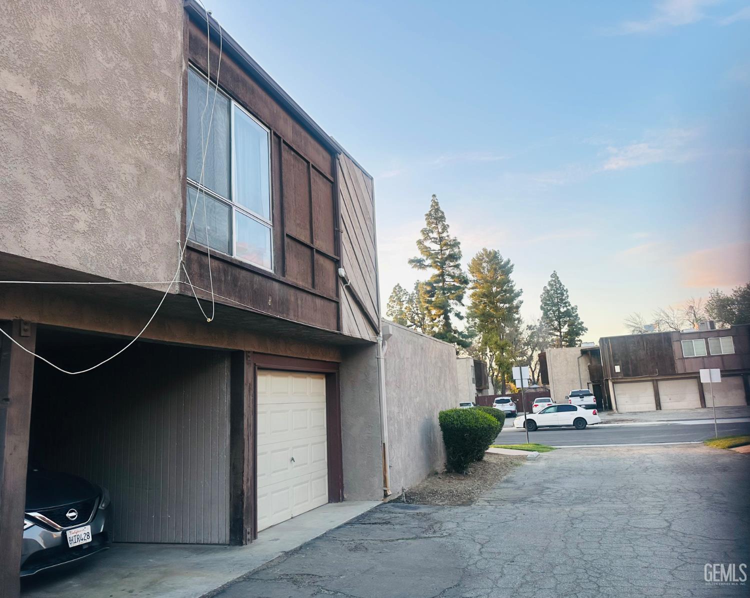 6004 Almendra Avenue — photo 4