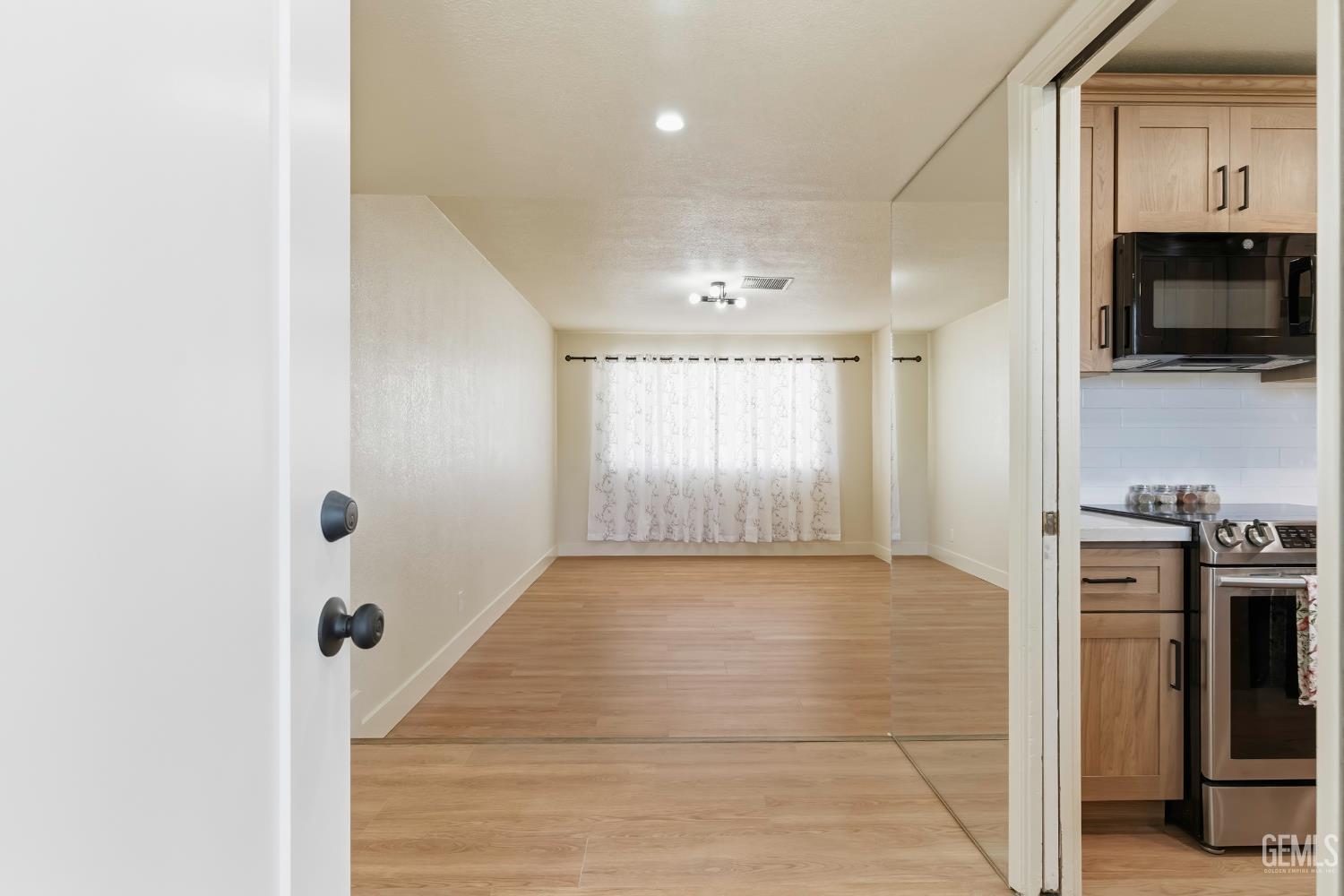 6101 Olive Drive — photo 12