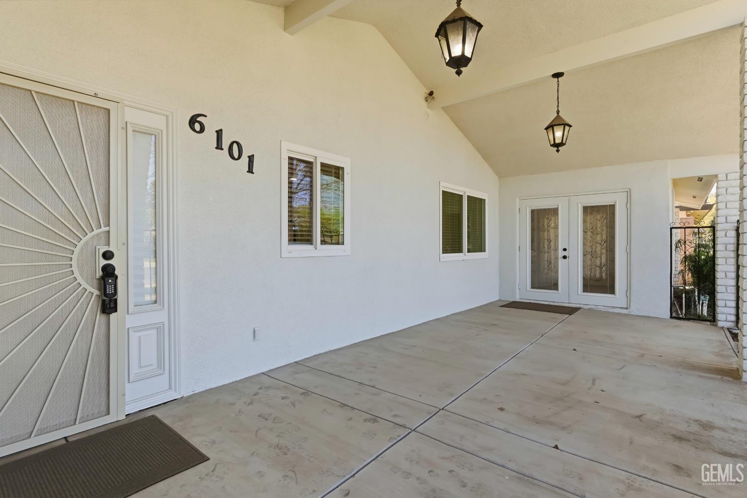 6101 Olive Drive — photo 10