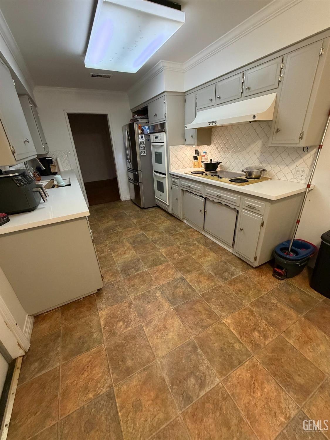 3314 La Cresta Drive