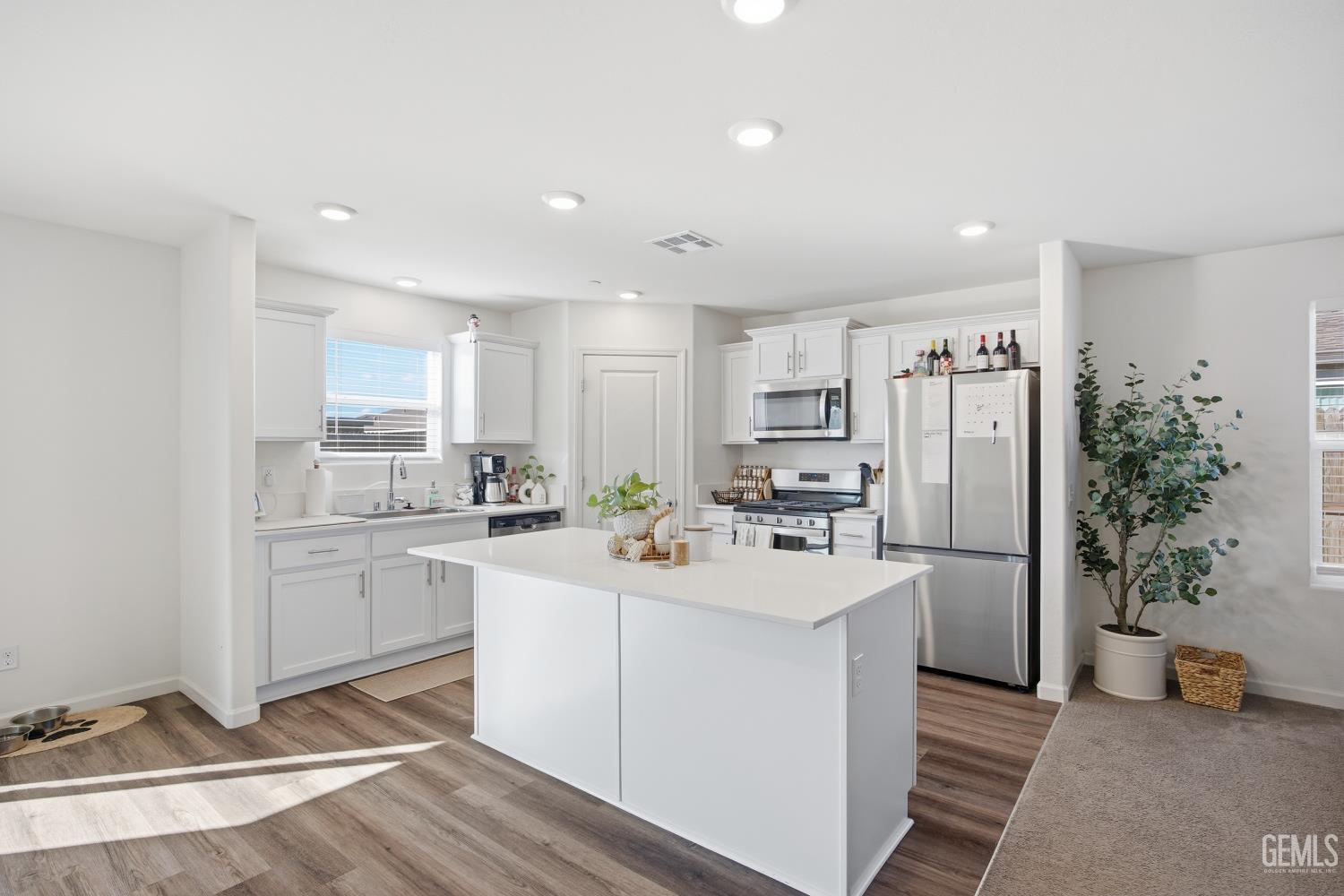 6003 Vespucci Avenue — photo 15