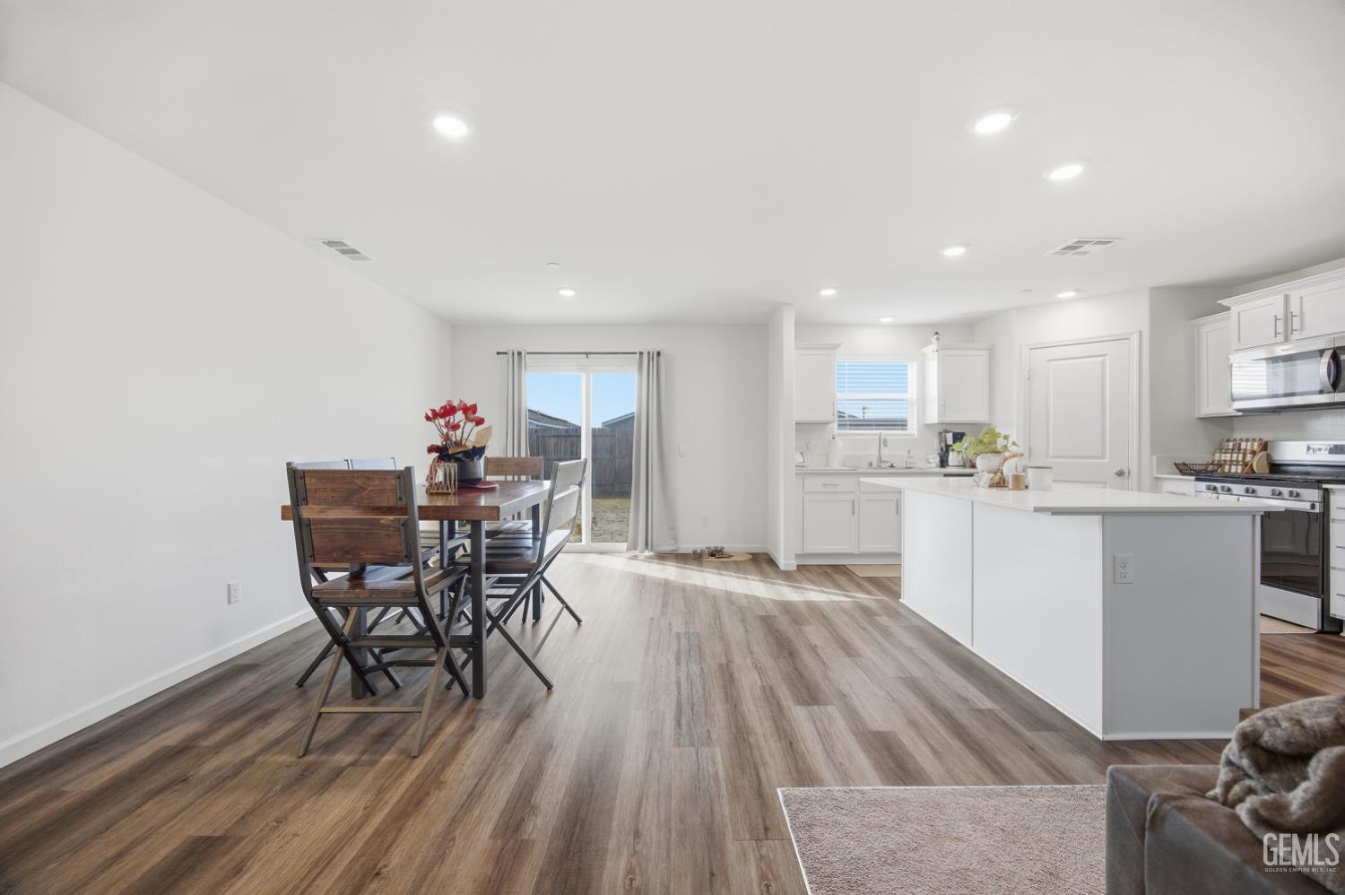 6003 Vespucci Avenue — photo 7