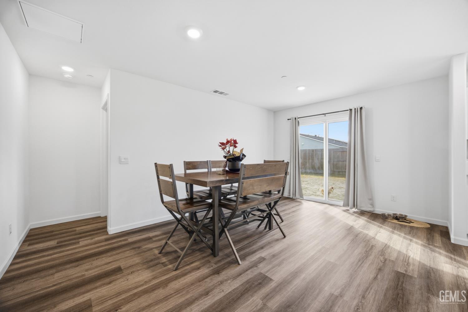 6003 Vespucci Avenue — photo 13