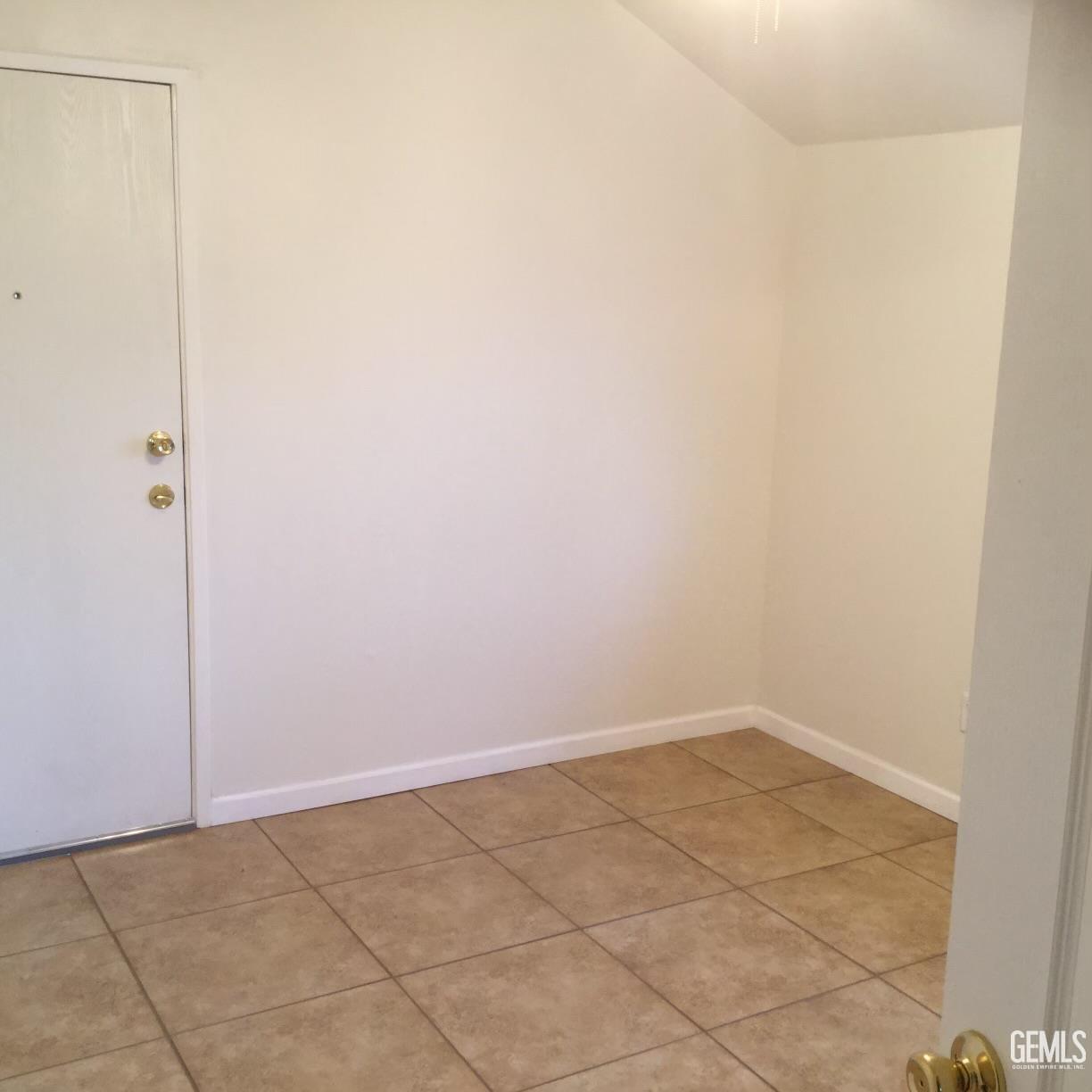 121 Roberts Lane — photo 6