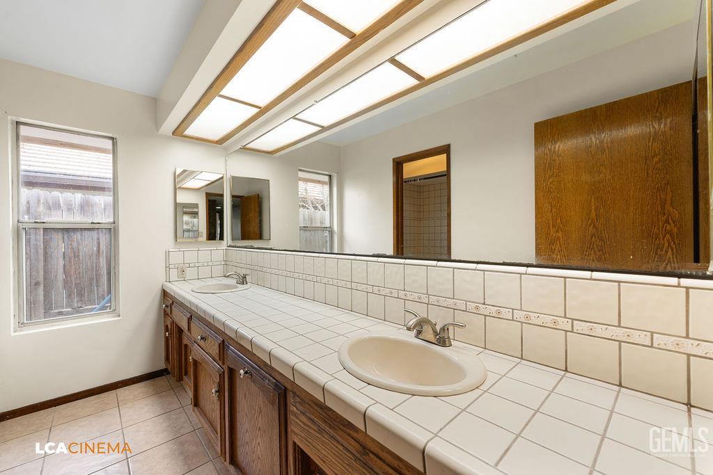7712 Jensen Avenue — photo 22