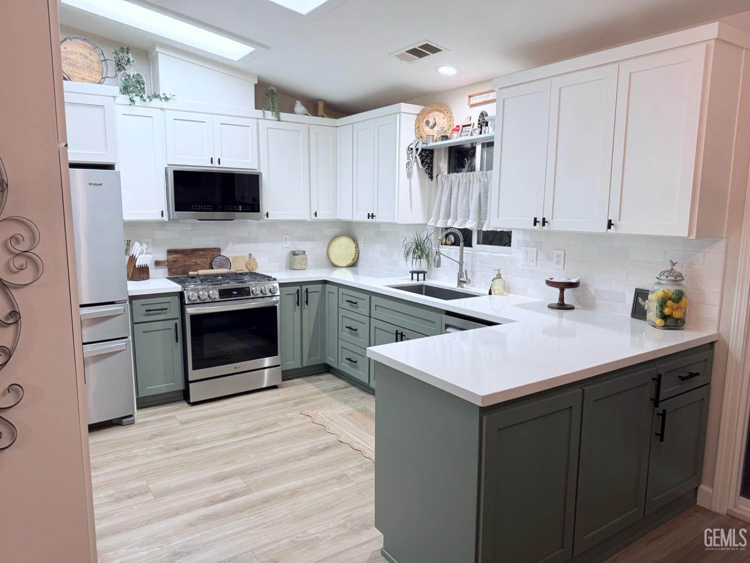 329 W Pilot Avenue — photo 8