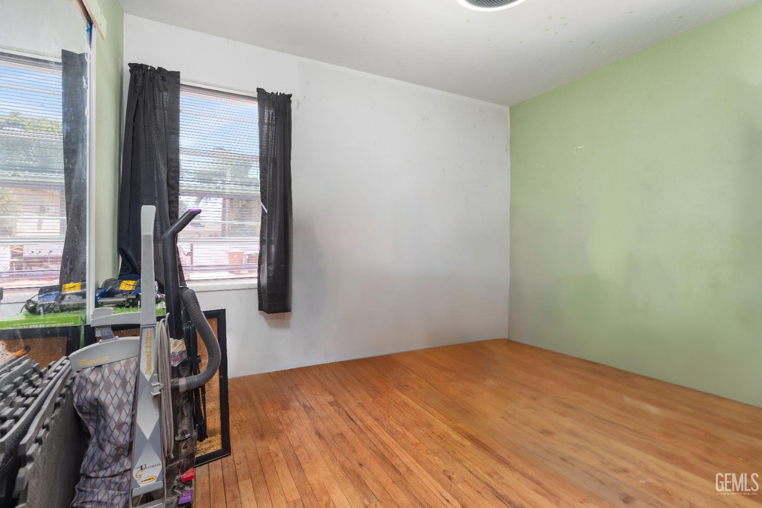 2615 Truxtun Avenue — photo 18
