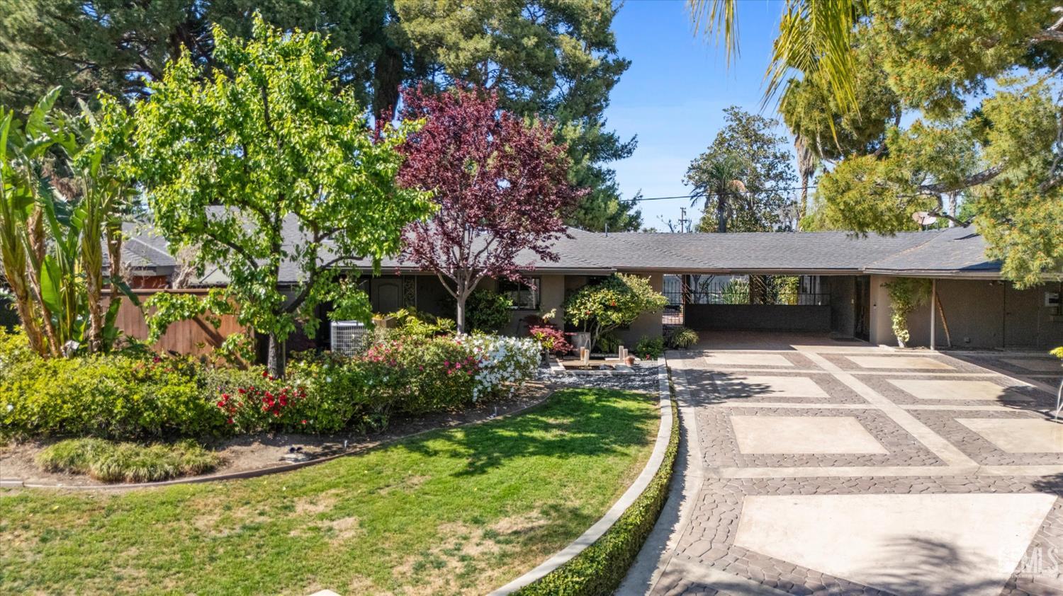 1812 Country Club Drive — photo 5