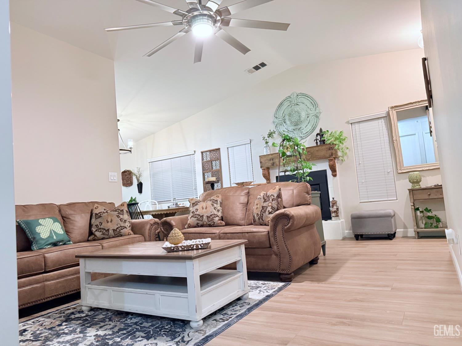 329 W Pilot Avenue — photo 12