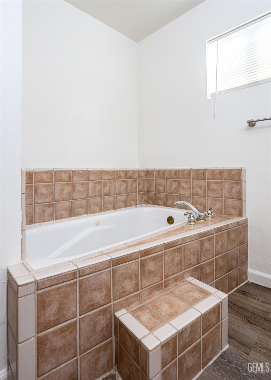 1105 Arena Way — photo 27