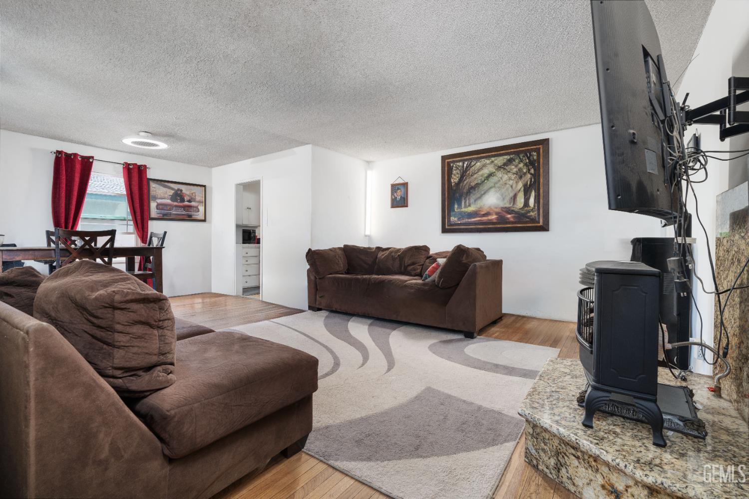 2615 Truxtun Avenue — photo 4