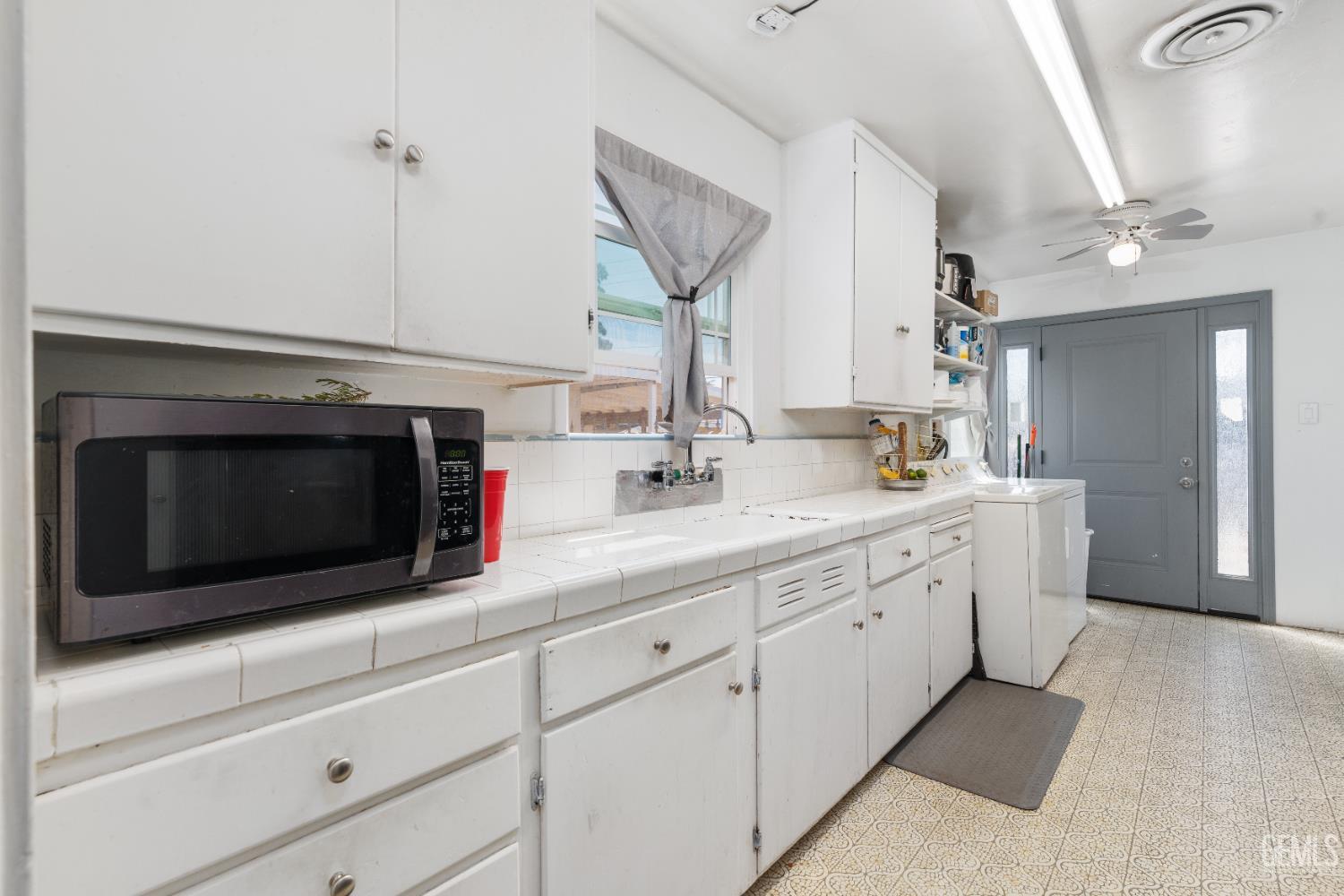 2615 Truxtun Avenue — photo 10