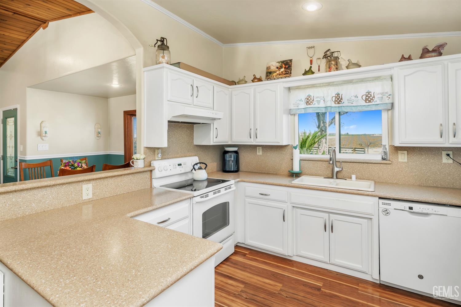 10115 Stenderup Avenue — photo 12