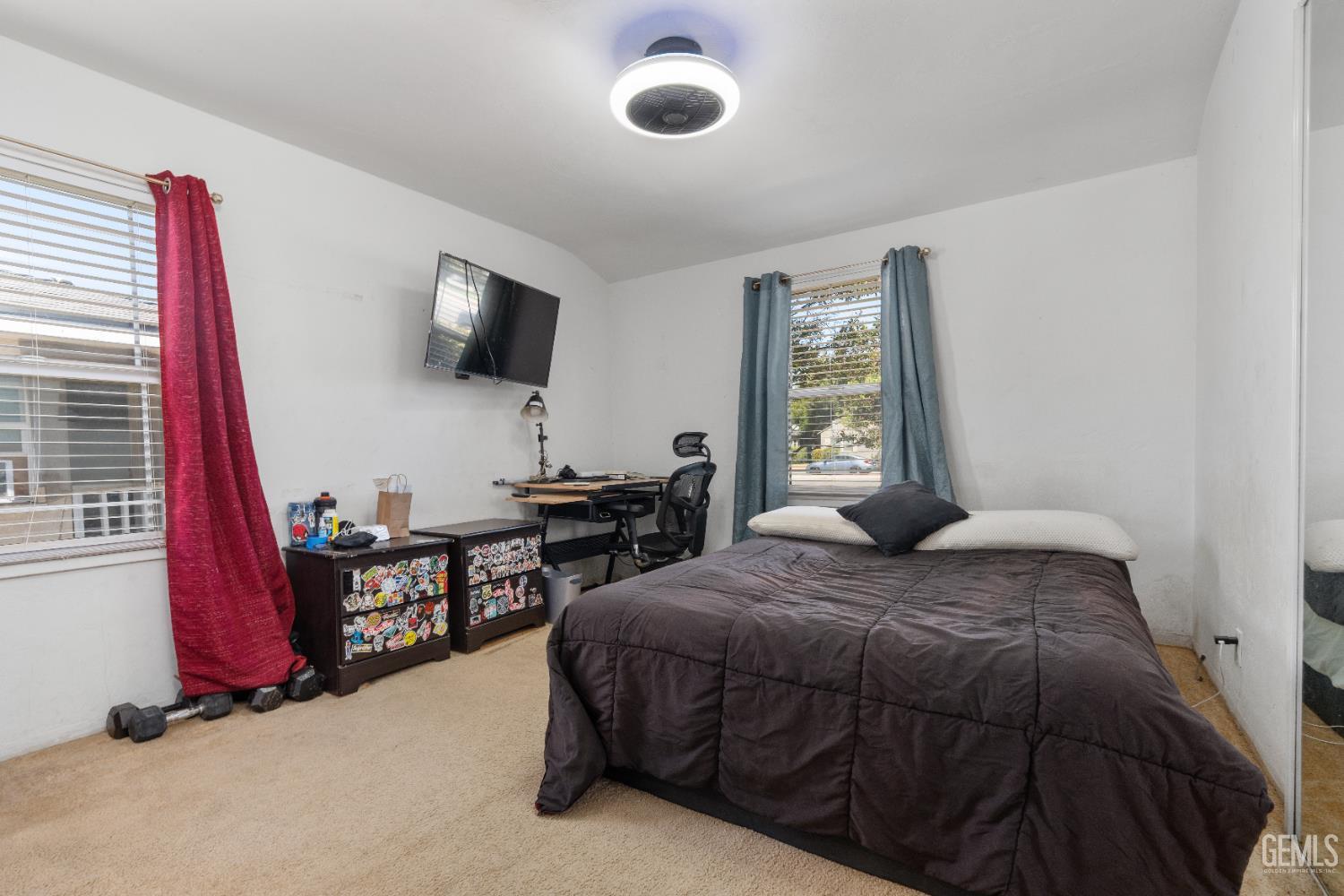 2615 Truxtun Avenue — photo 21