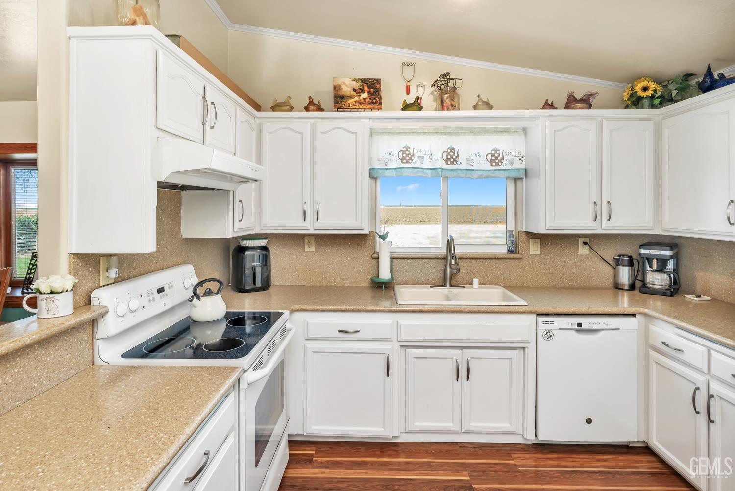 10115 Stenderup Avenue — photo 13